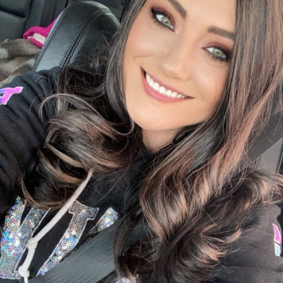 Meet your Posher, Amber - Picture 1 of 6